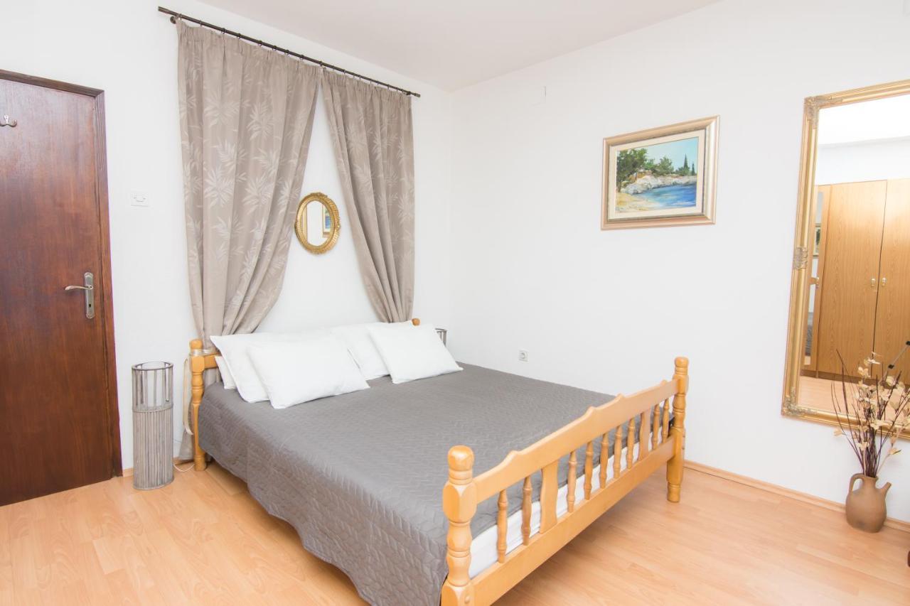 Apartment Karmela Rustic *